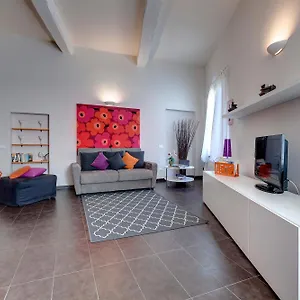 Apartment Glam